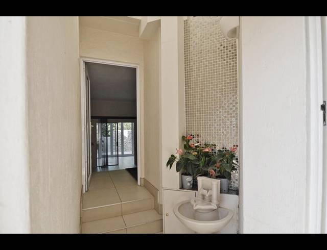 2 BEDROOM TOWNHOUSE FOR SALE IN LINKSFIELD